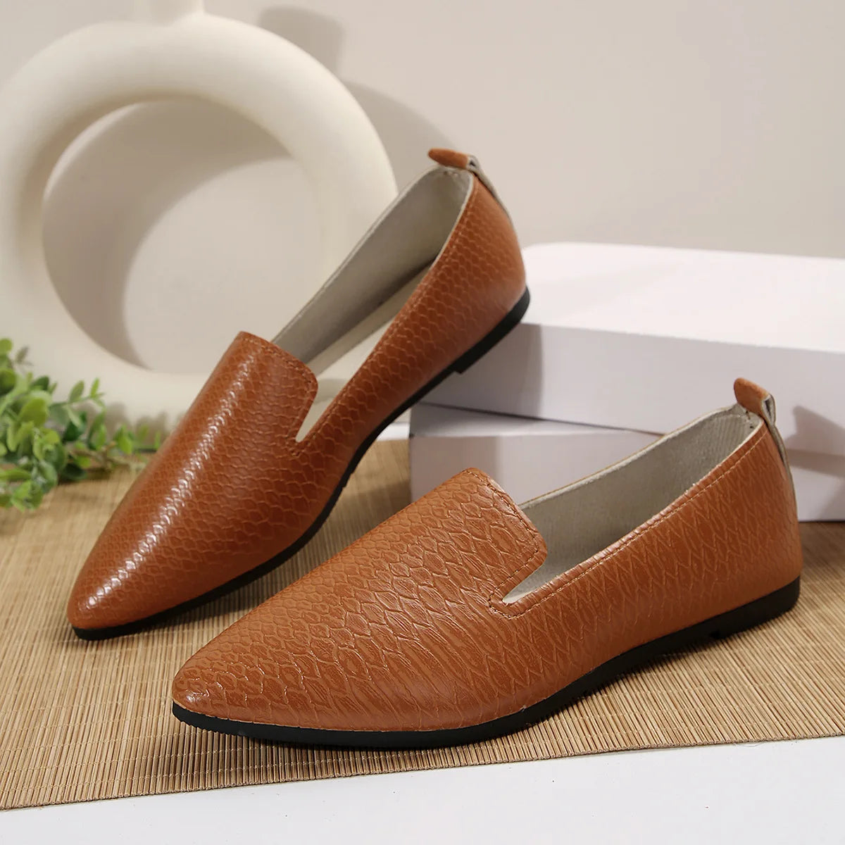 Women's Shoes PU Leather Loafers Ballet Flats Pointed Toe Barefoot Slip-on Casual Low Heel Fashion Stone Pattern Woman Flat Shoe