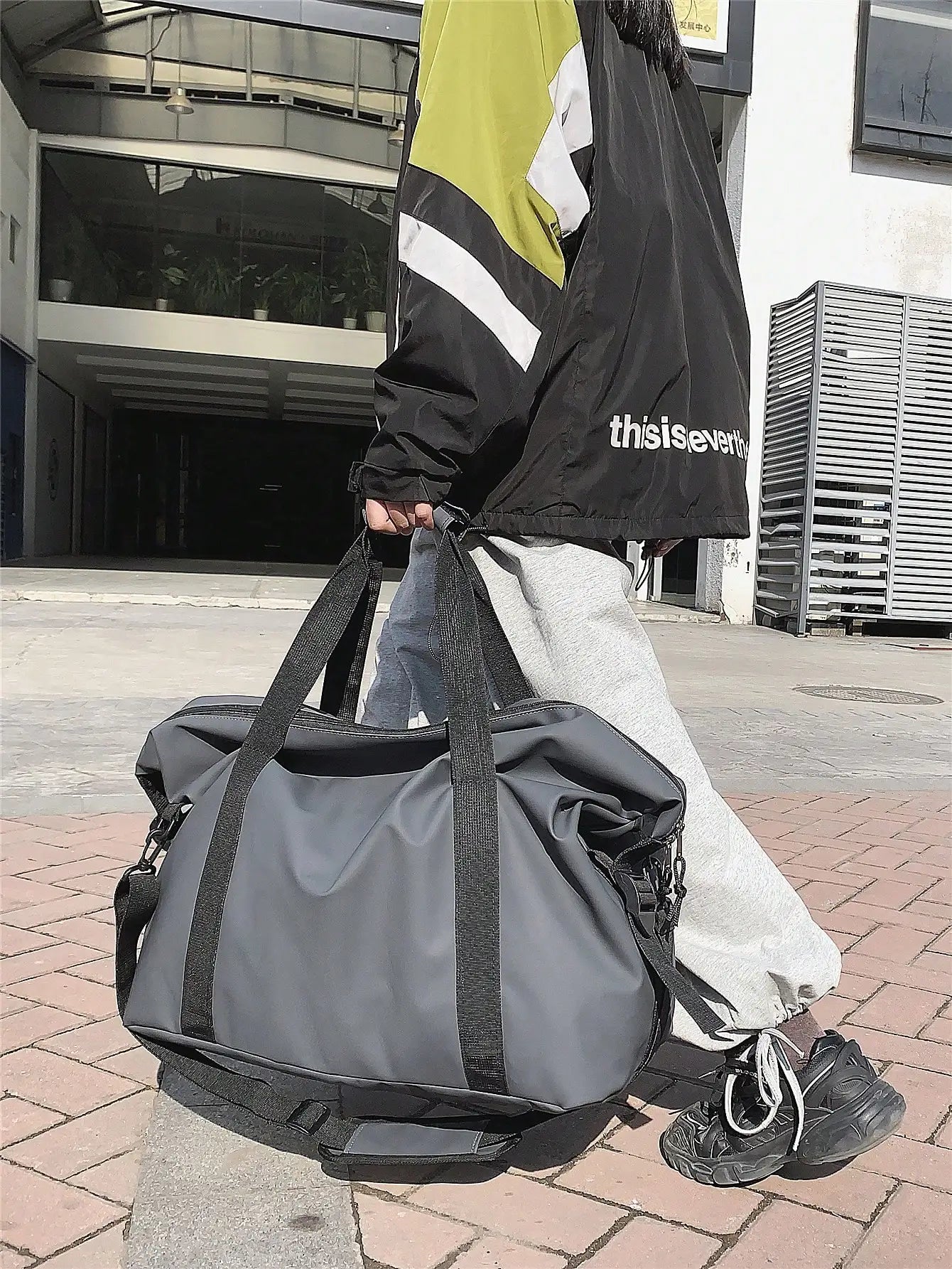 Handheld travel bag, large capacity sports and fitness bag