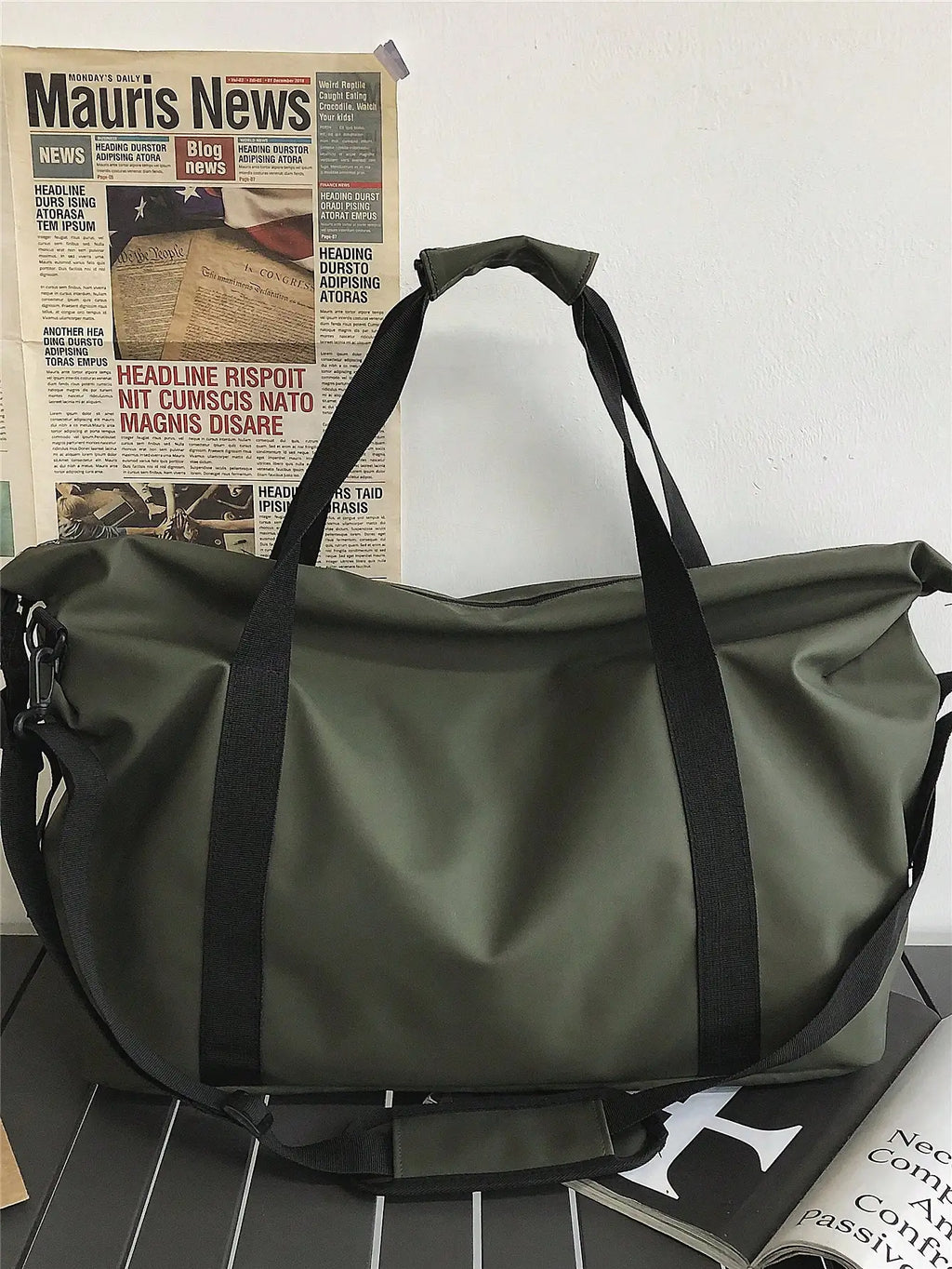 Handheld travel bag, large capacity sports and fitness bag