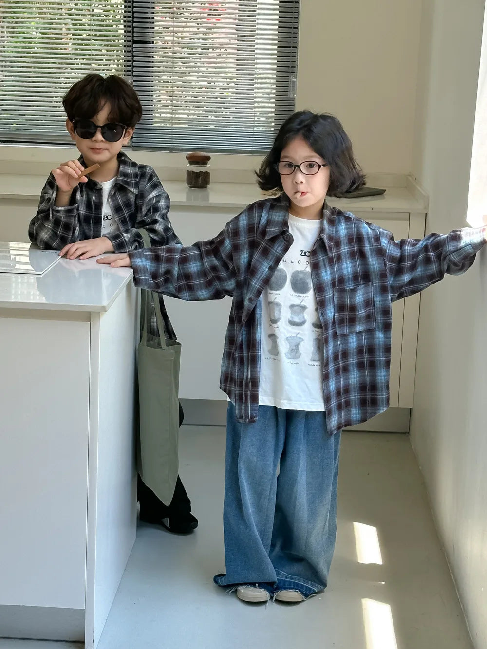 Children's Shirt 2024 Autumn Boys and Girls Korean Version Velvet Plaid Shirt Children's Casual Versatile Loose Long Sleeve Top