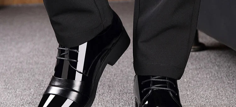Social Shoe for Men Casual Business Patent Leather Dress Shoes Man Bright Upper Pointed Toe 2025 Trend Office Suit Footwear New