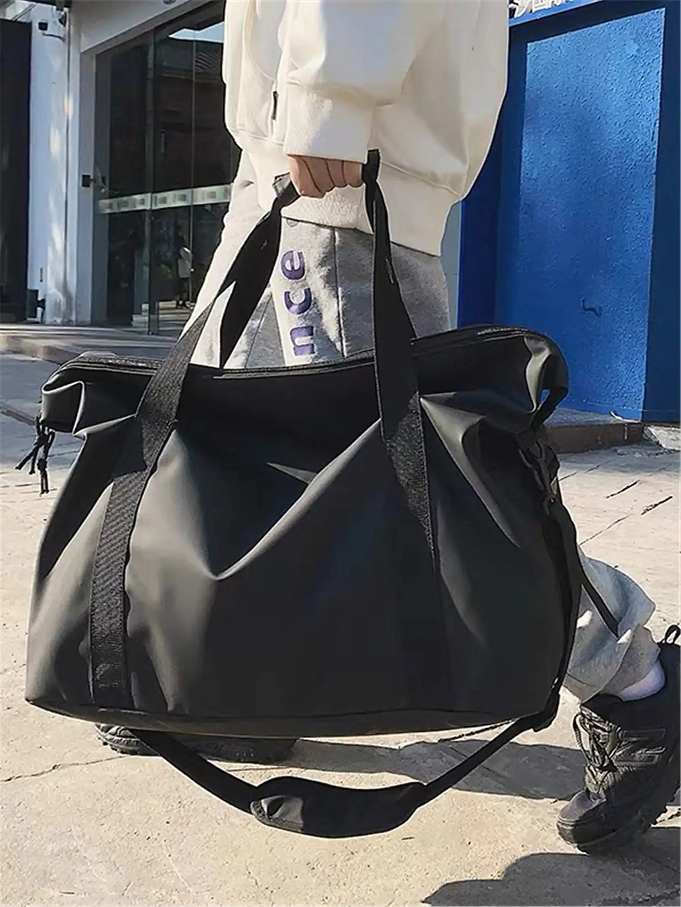 Handheld travel bag, large capacity sports and fitness bag